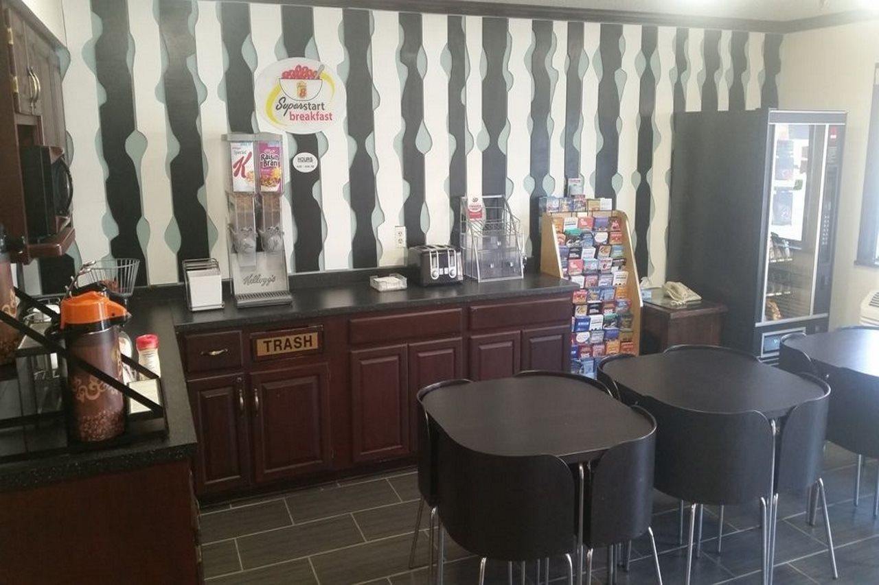 Super 8 By Wyndham Baltimore/Essex Area Exterior foto